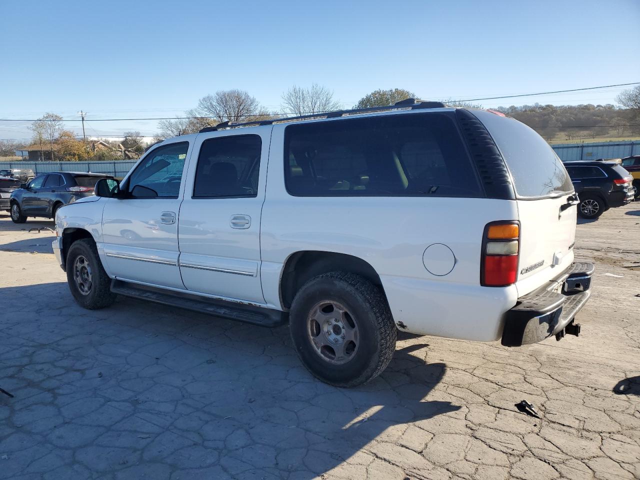 2004 Chevrolet Suburban - Image 2