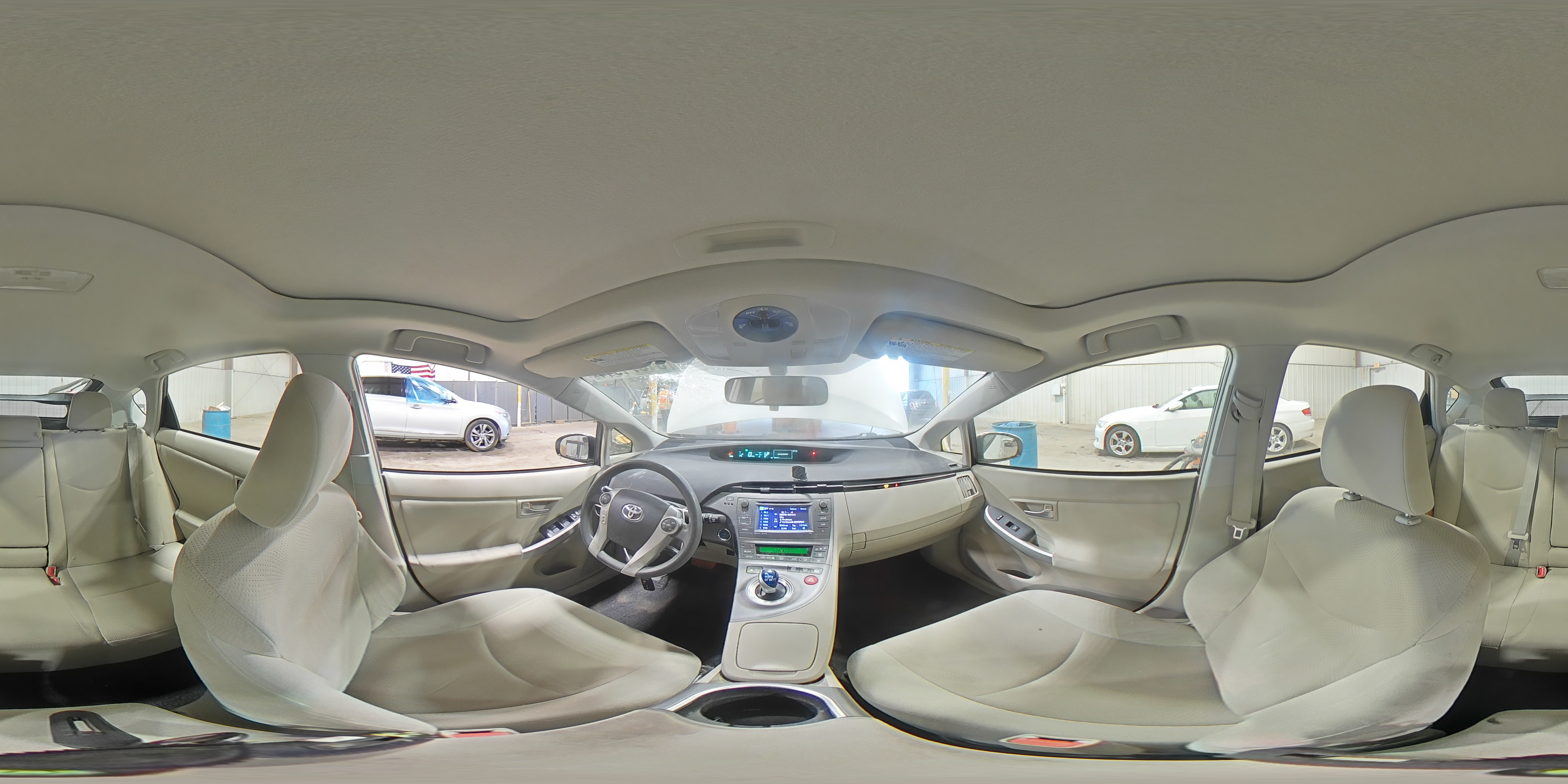 2014 Toyota Prius - Image 15