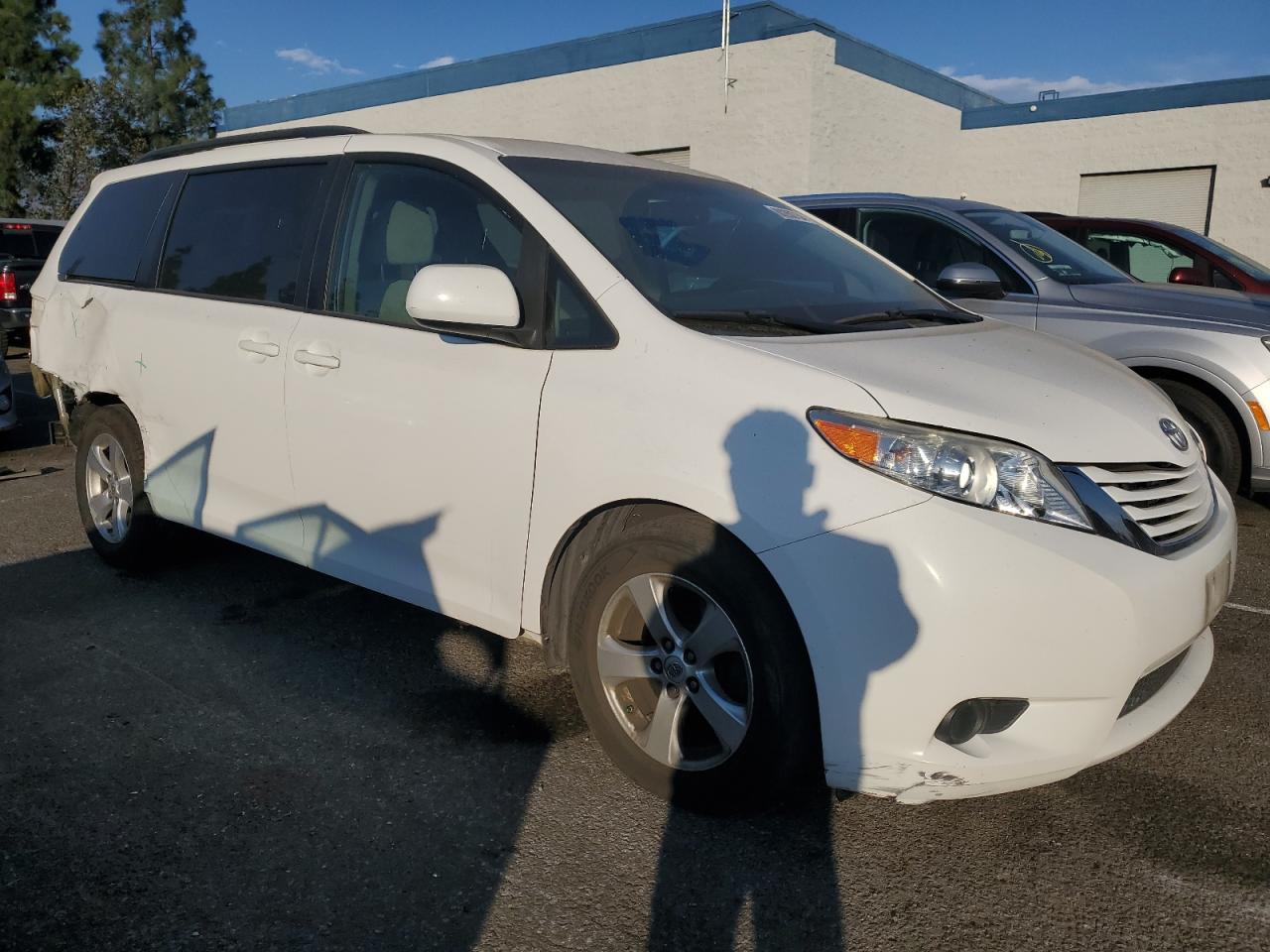 2015 Toyota Sienna - Image 4