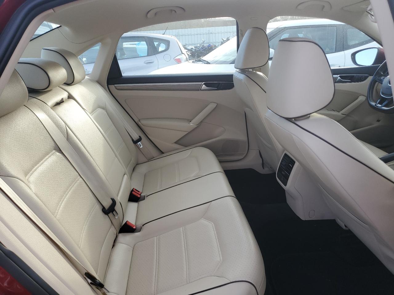 2016 Volkswagen Passat - Image 10
