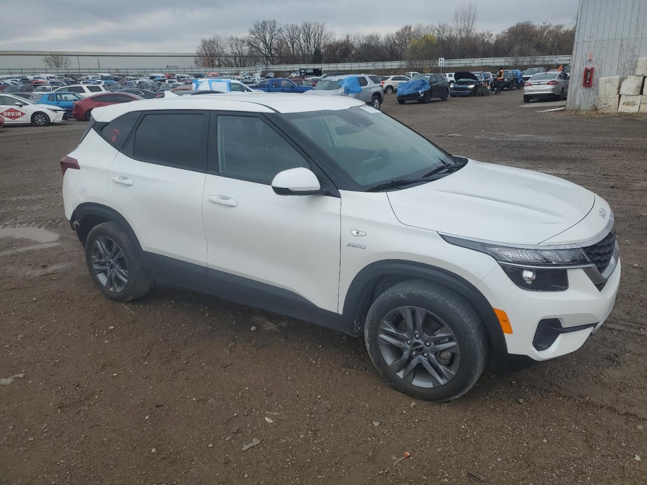 2023 Kia Seltos - Image 4