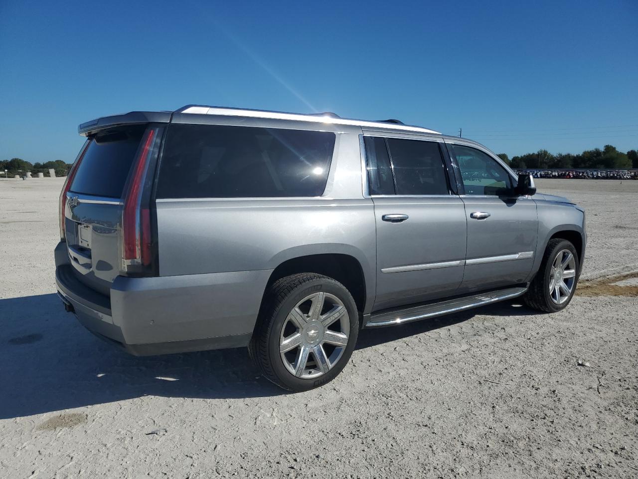 2019 Cadillac Escalade - Image 3