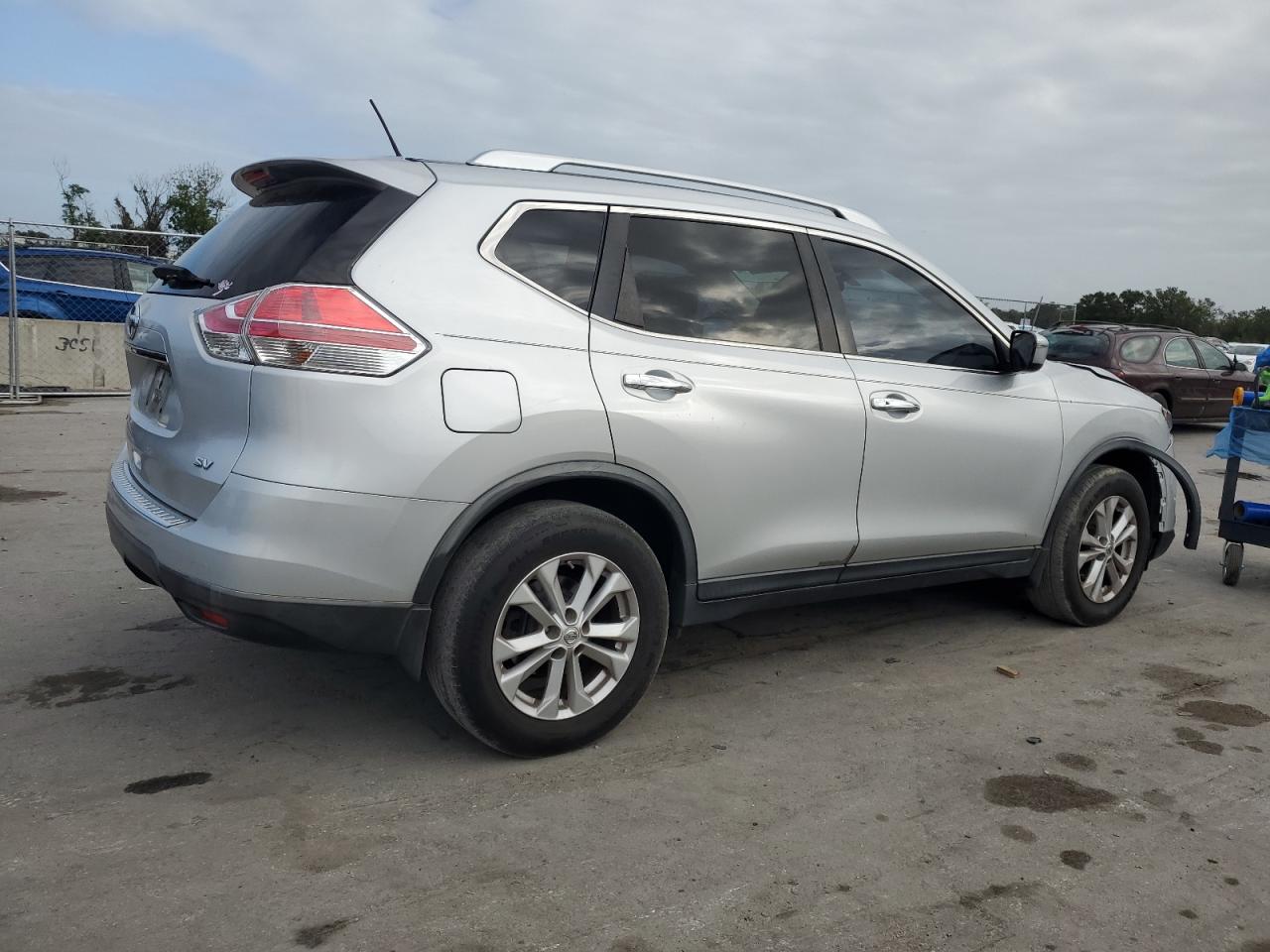 2016 Nissan Rogue - Image 3