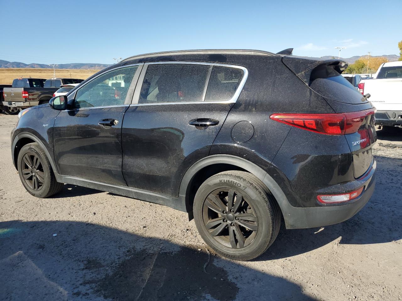 VIN KNDPMCAC7J7446295 2018 KIA SPORTAGE no.2