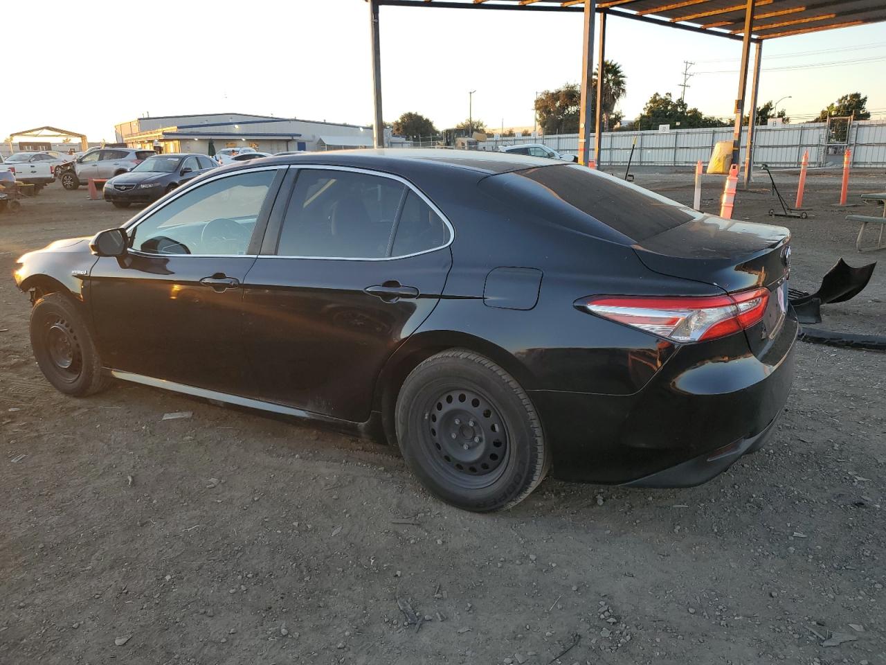 VIN 4T1B31HK8JU502403 2018 TOYOTA CAMRY no.2