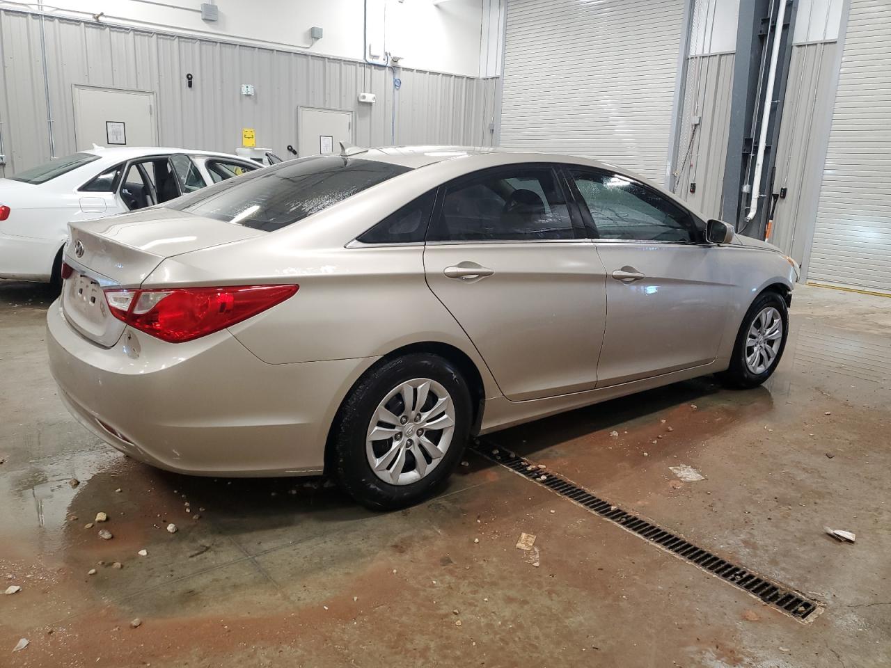2011 Hyundai Sonata - Image 3