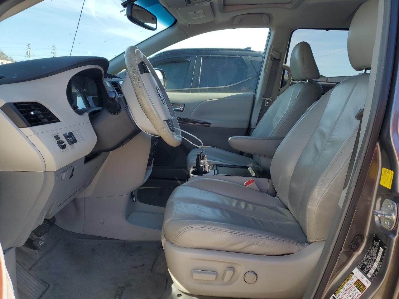 2011 Toyota Sienna - Image 7