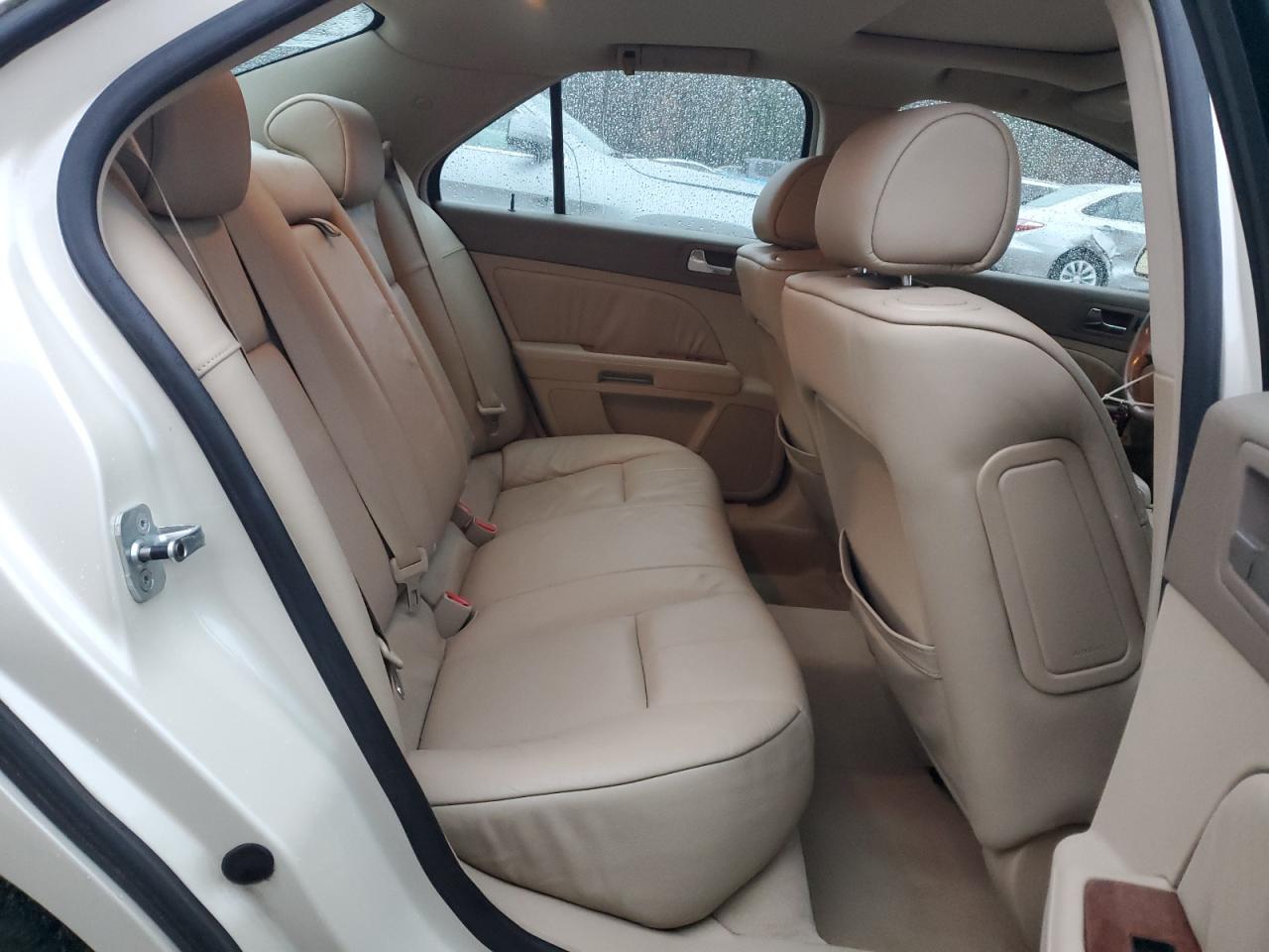 2007 Cadillac STS - Image 10