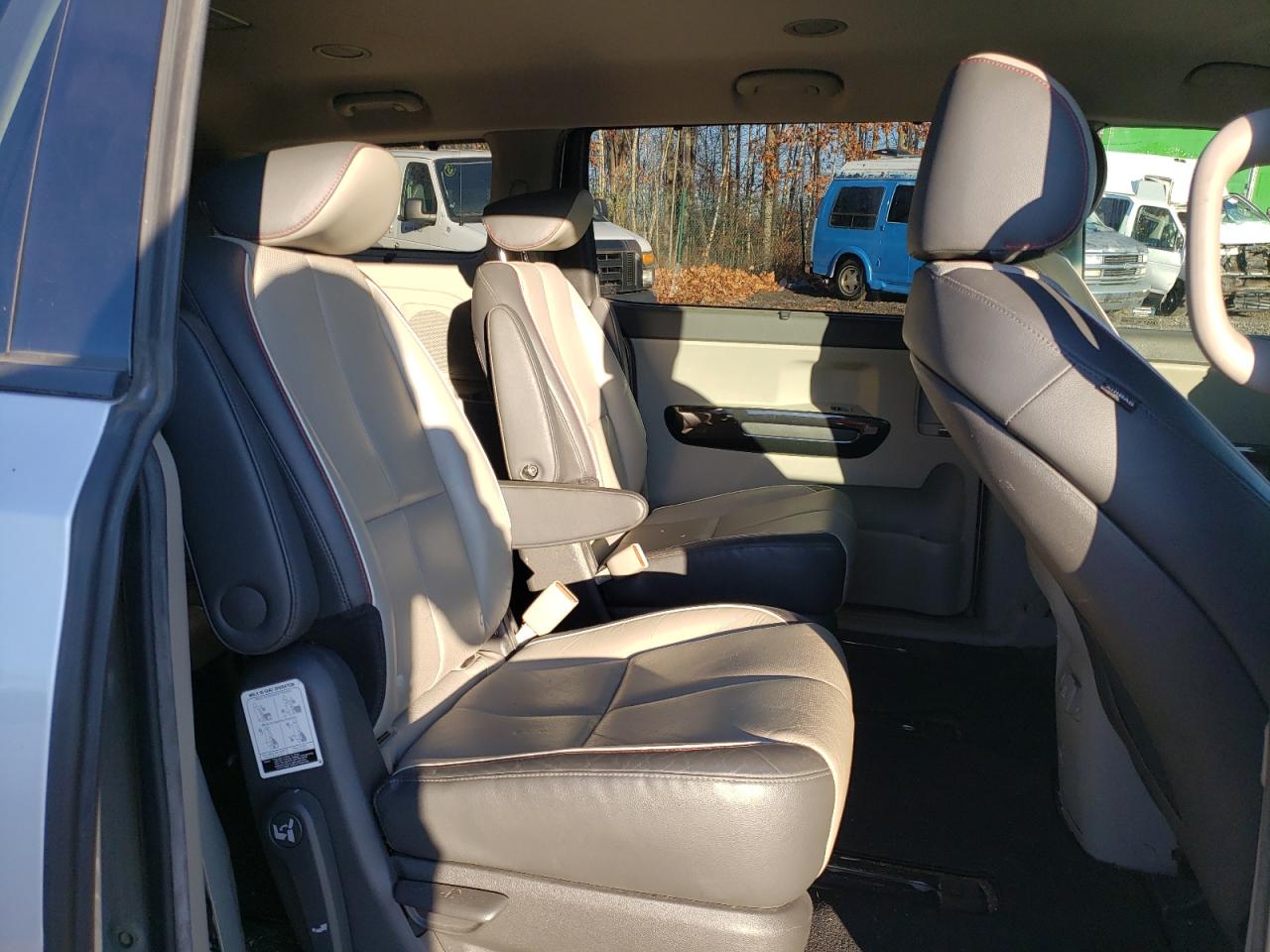 2016 Kia Sedona - Image 11