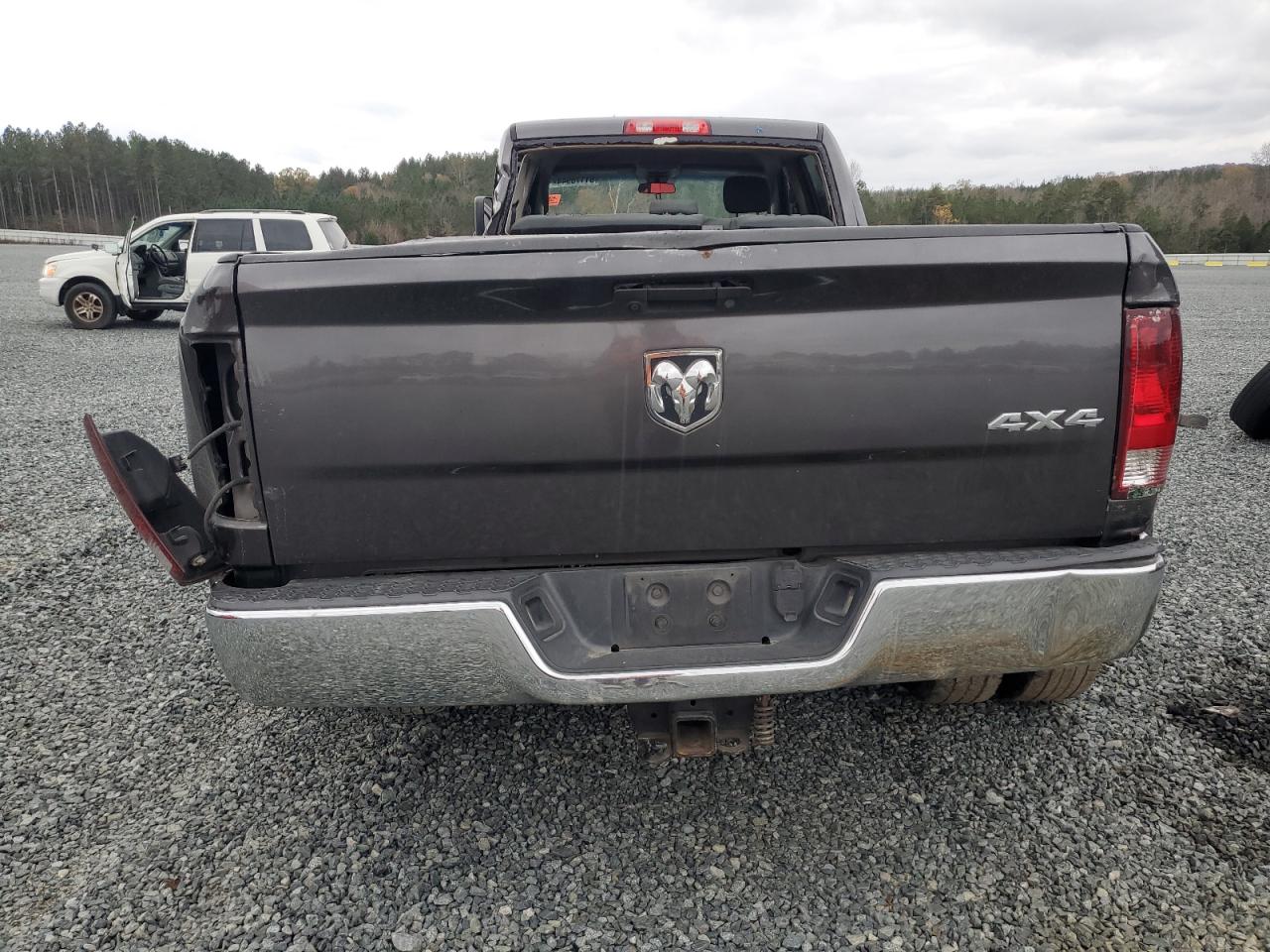 2018 RAM 3500 - Image 6