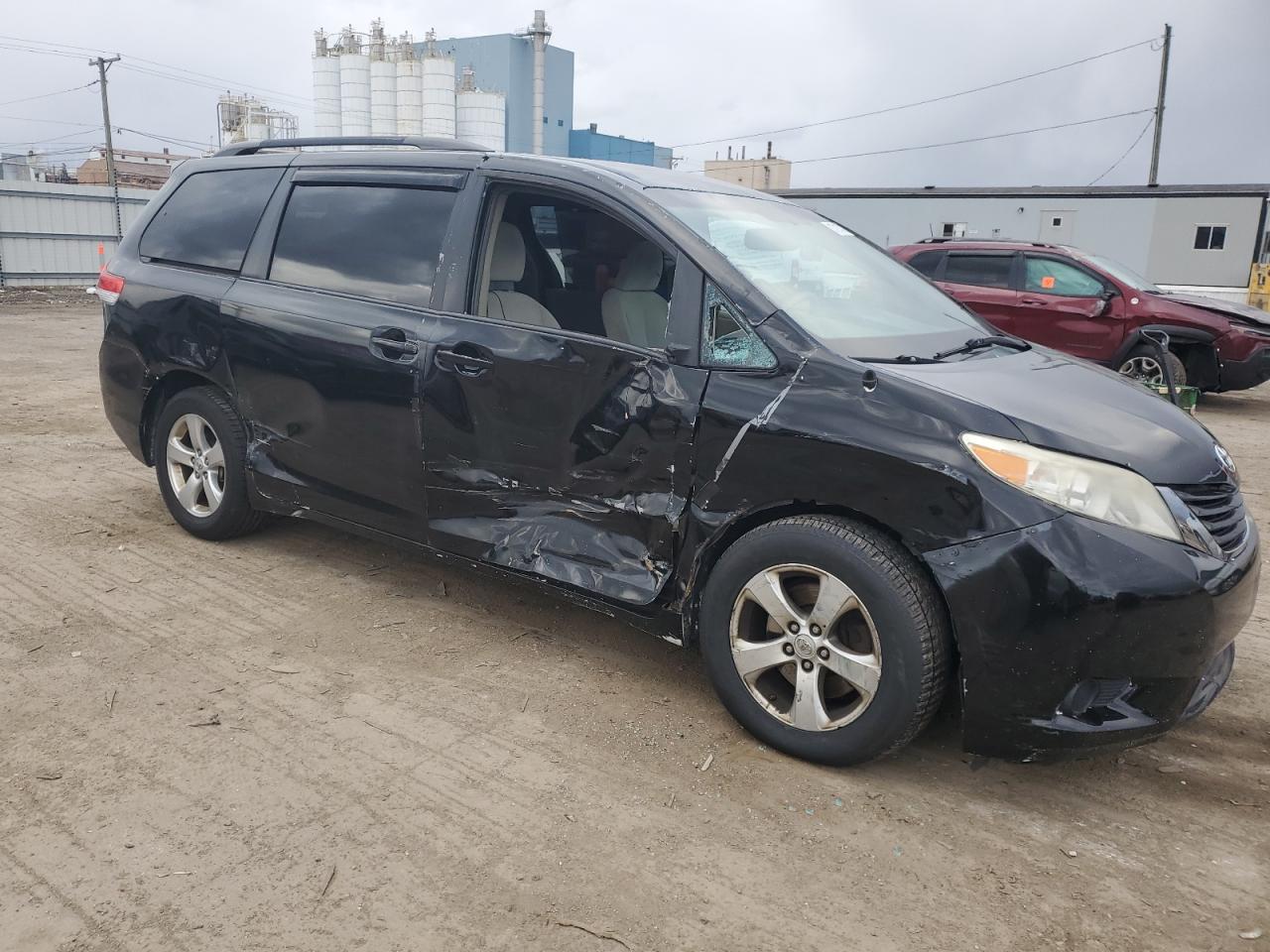 2013 Toyota Sienna - Image 4