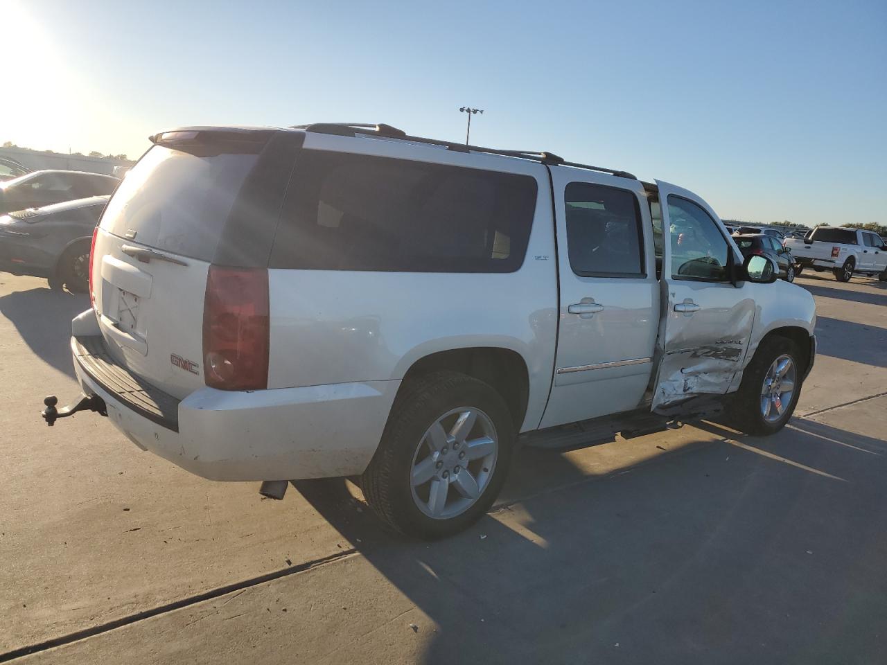 2011 GMC Yukon - Image 3