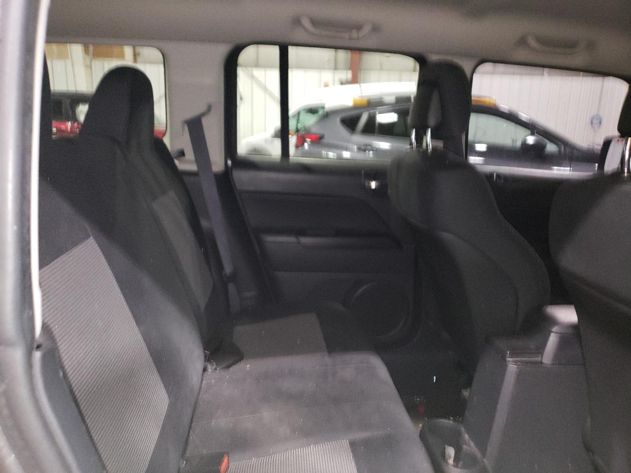 2012 Jeep Liberty (Patriot) - Image 11