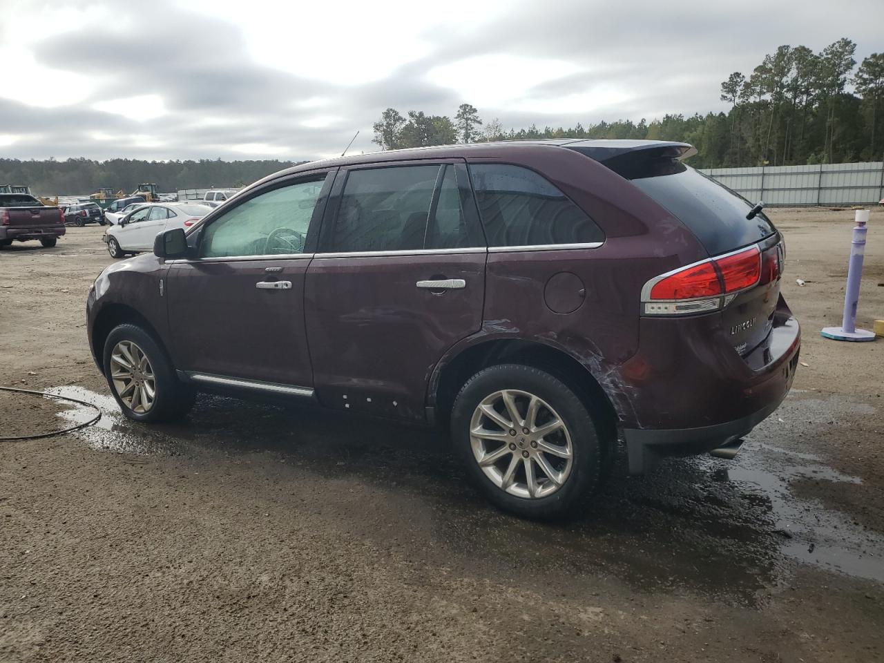 2011 Lincoln MKX - Image 2