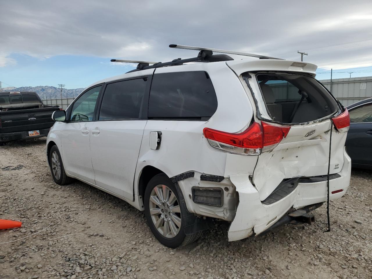 2012 Toyota Sienna - Image 2