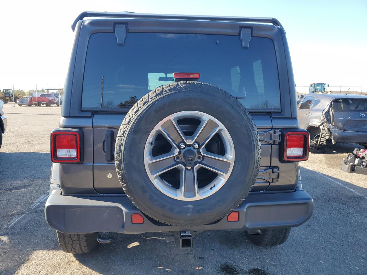 2018 Jeep Wrangler Unlimited Sahara VIN: 1C4HJXEN5JW142307 Lot: 80100074