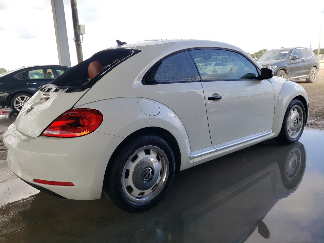 2015 Volkswagen Beetle - Image 3