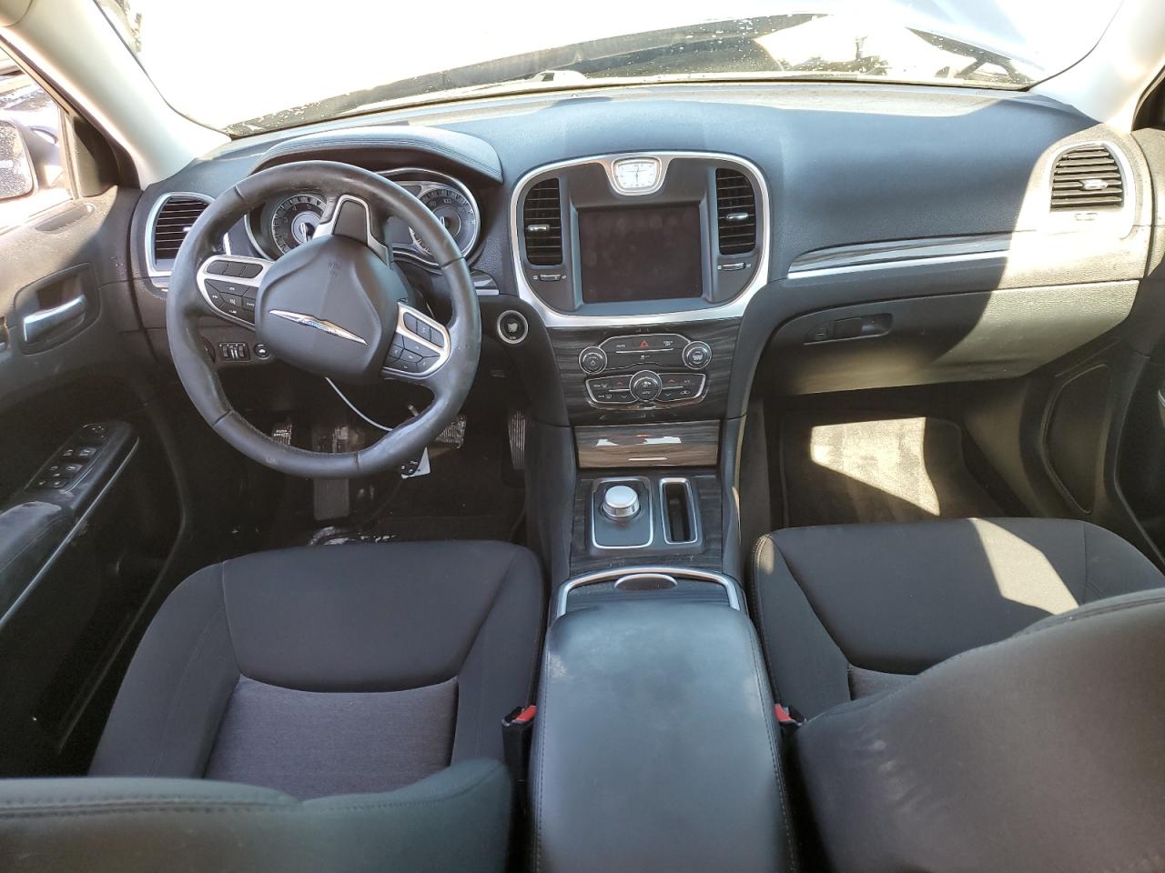 2018 Chrysler 300 - Image 8