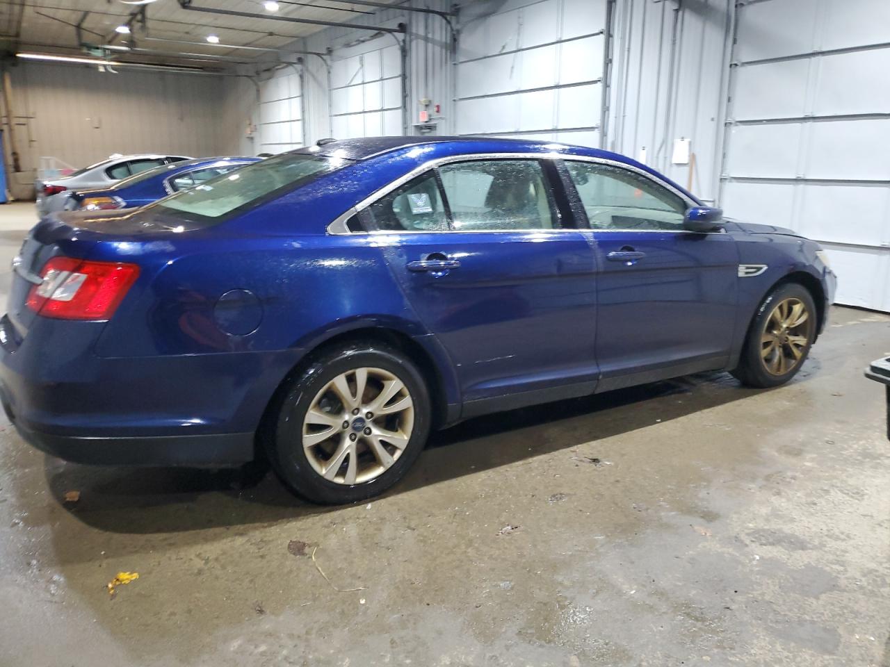 2011 Ford Taurus - Image 3