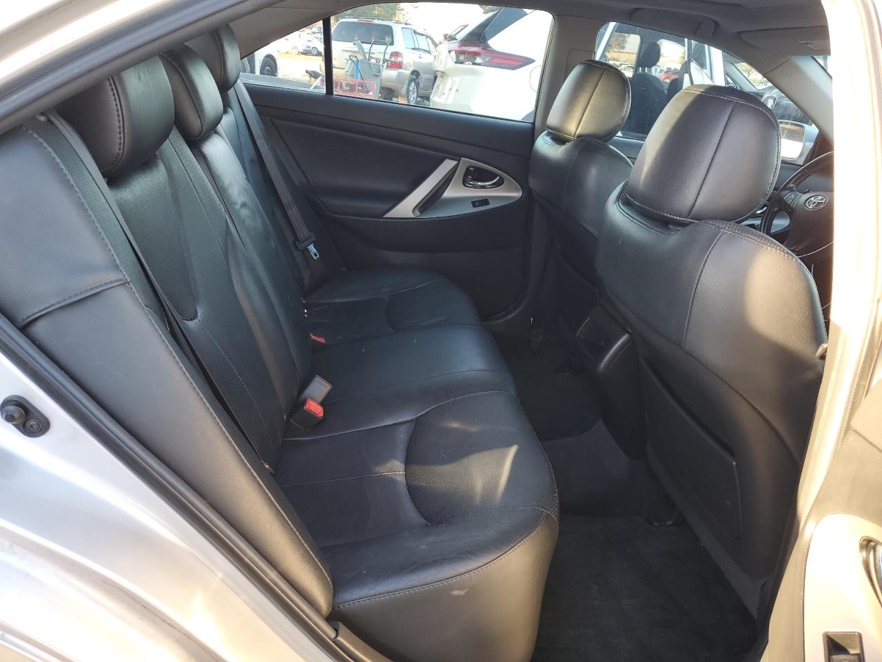 2011 Toyota Camry - Image 10