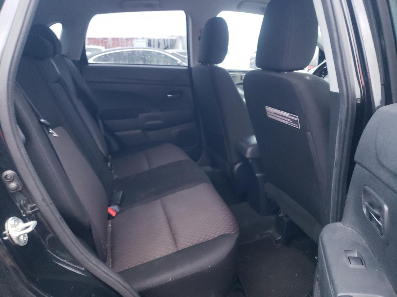 2017 Mitsubishi Outlander - Image 10