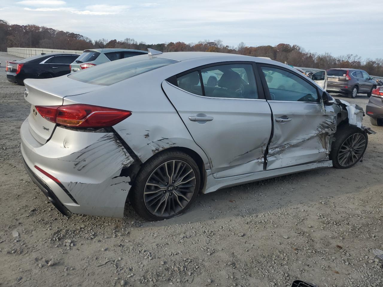 2018 Hyundai Elantra - Image 3