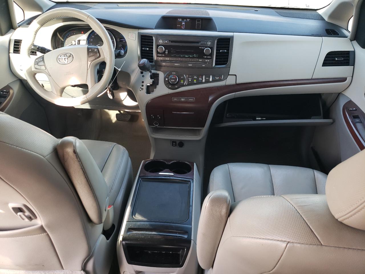 2013 Toyota Sienna - Image 8