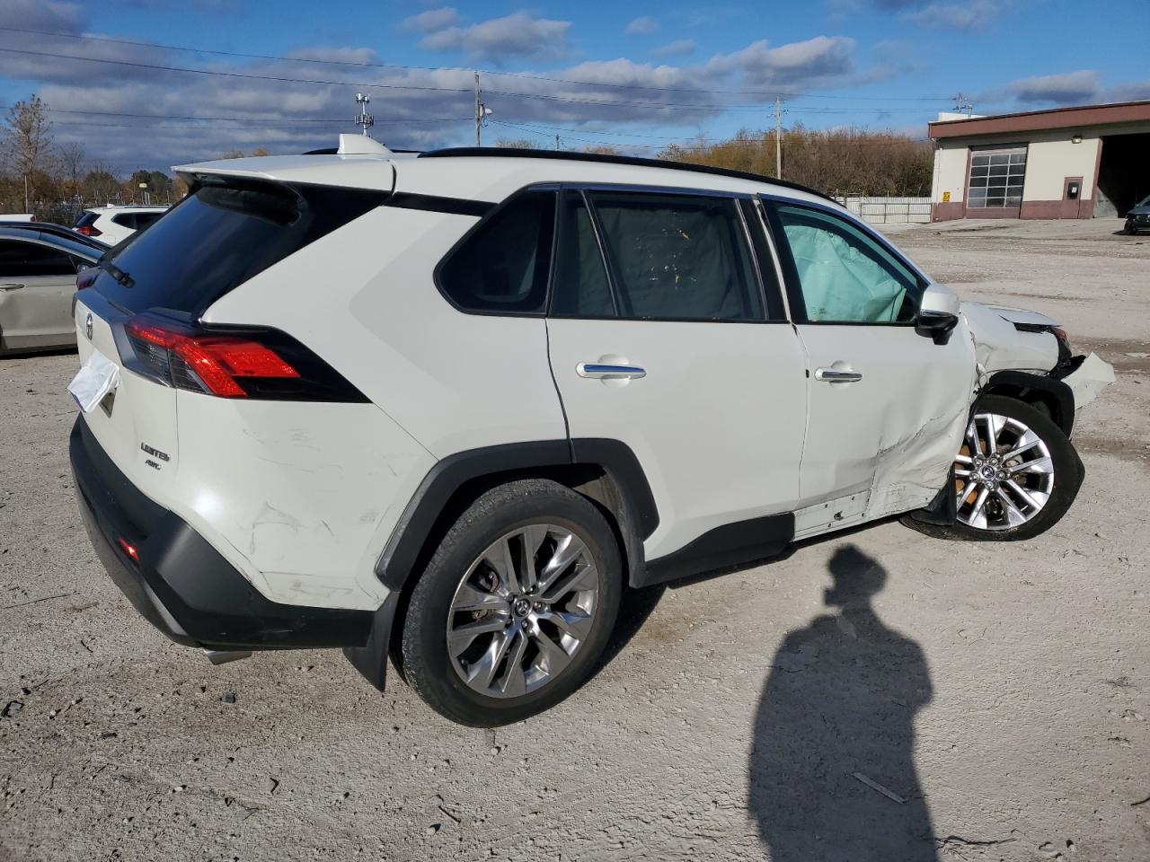2019 Toyota RAV 4 - Image 3