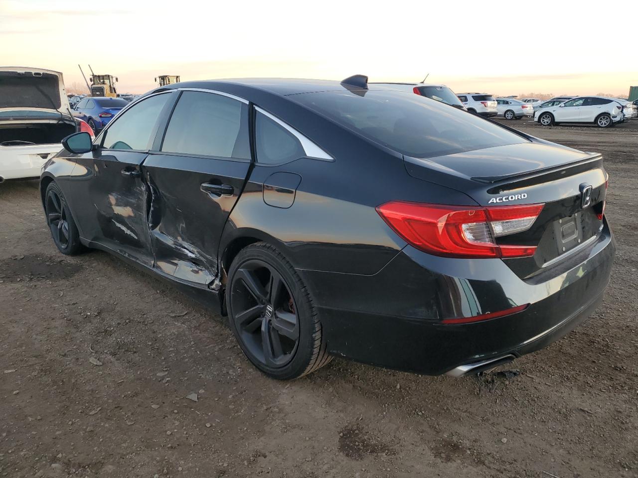 VIN 1HGCV1F31JA117699 2018 HONDA ACCORD no.2