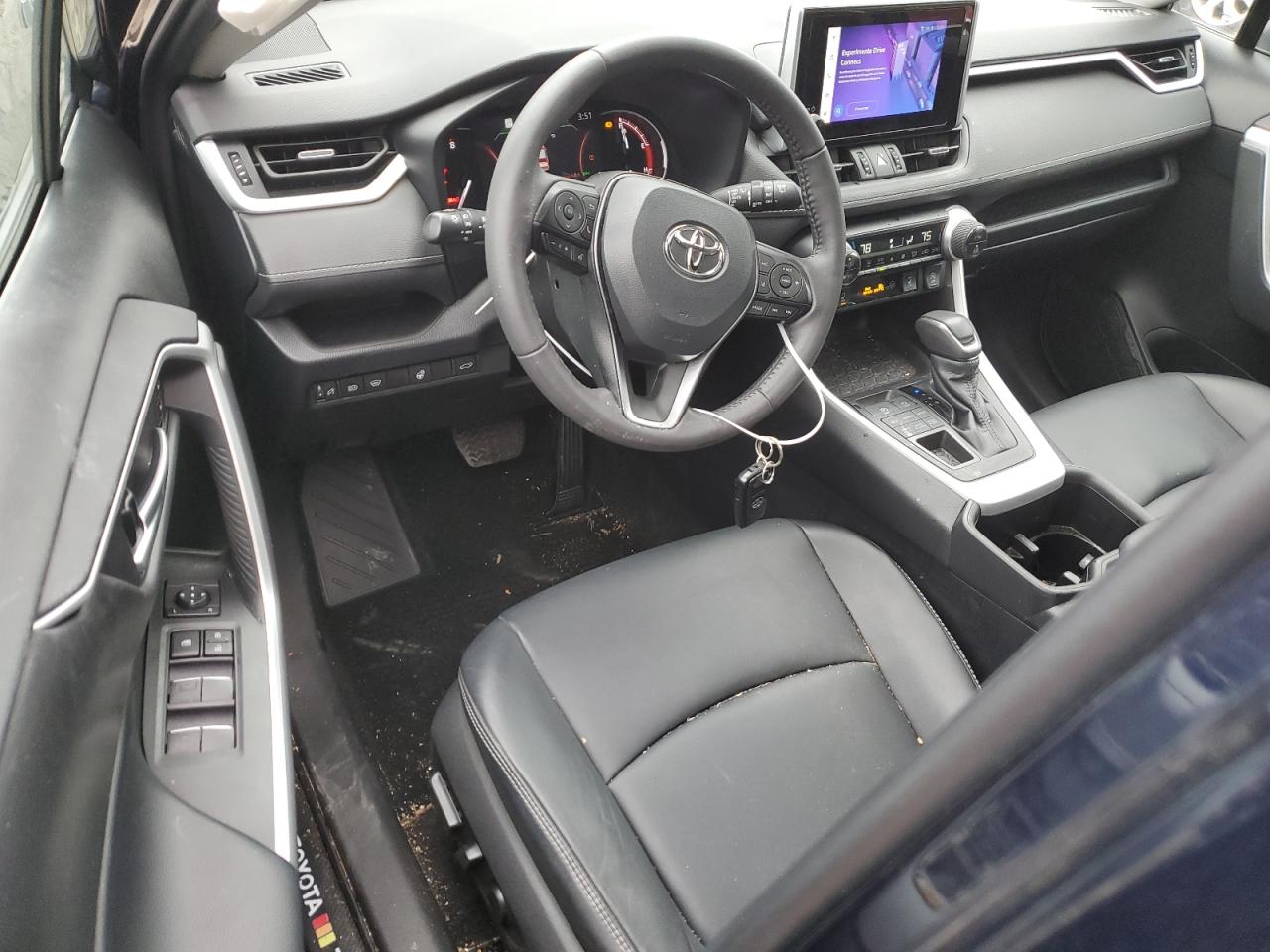 2023 Toyota RAV 4 - Image 8