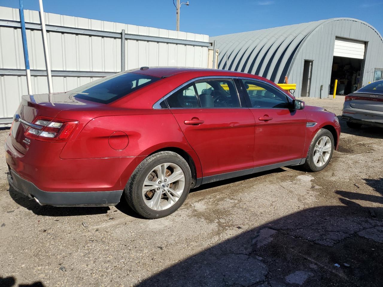 VIN 1FAHP2E82FG100647 2015 FORD TAURUS no.3