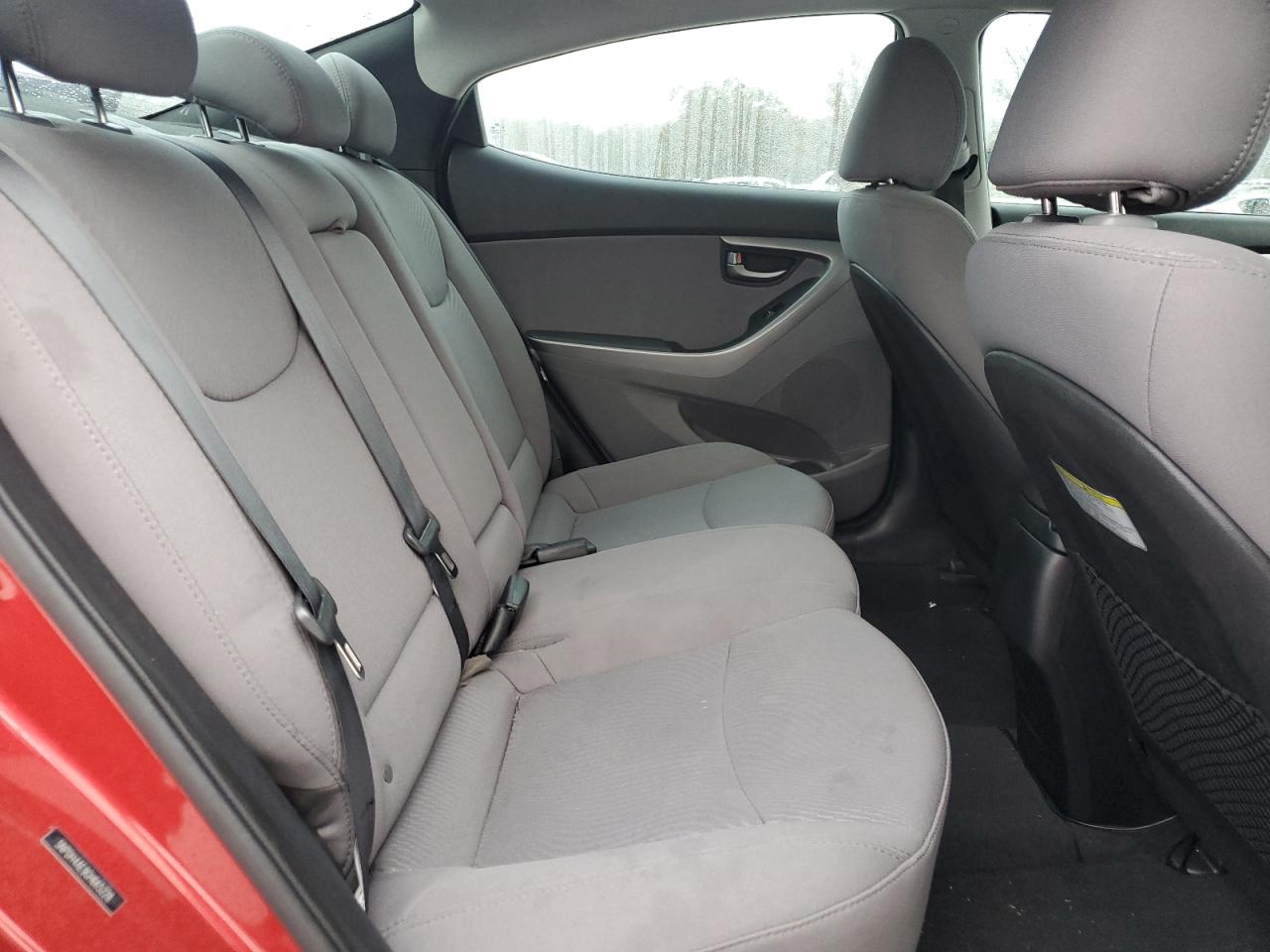2016 Hyundai Elantra - Image 10