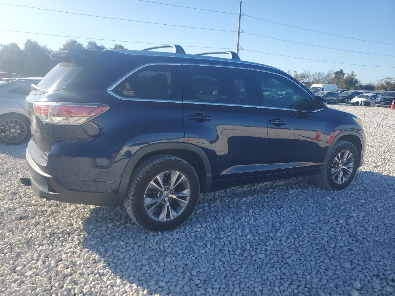 2015 Toyota Highlander - Image 3