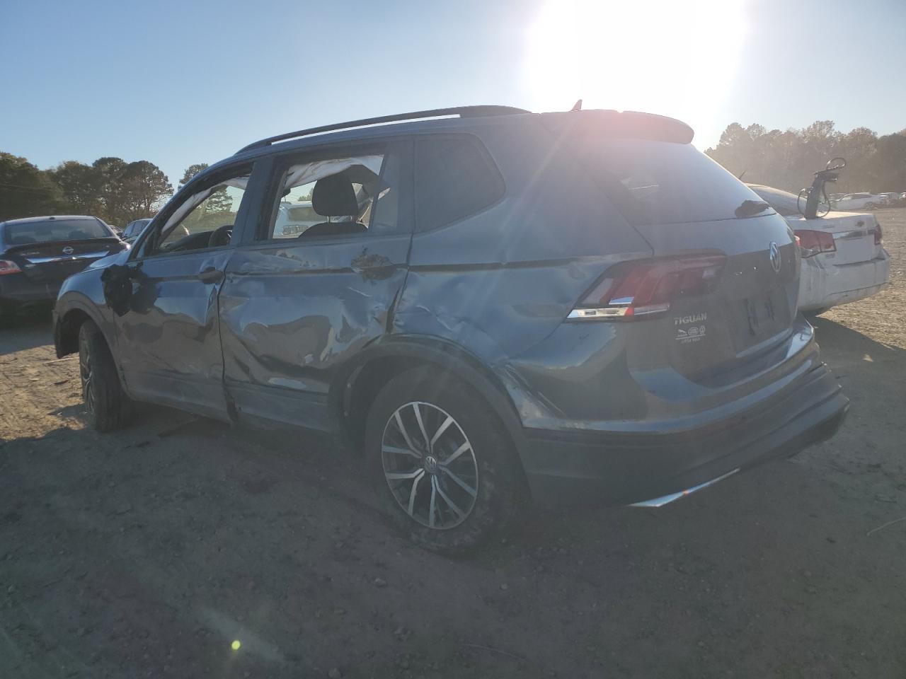 2021 Volkswagen Tiguan - Image 2
