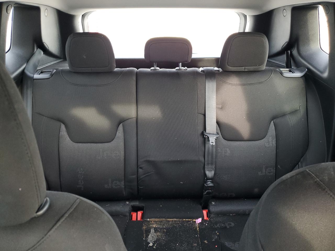 2015 Jeep Renegade - Image 10