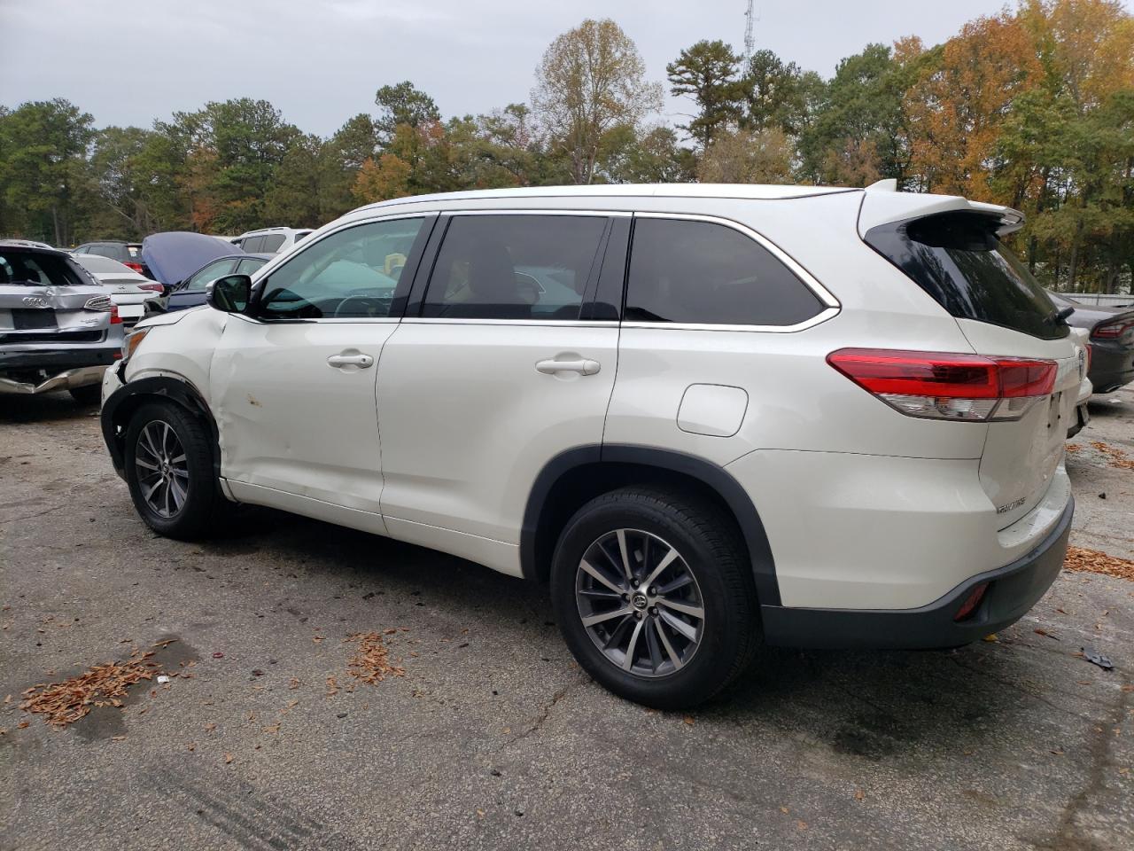 2018 Toyota Highlander - Image 2