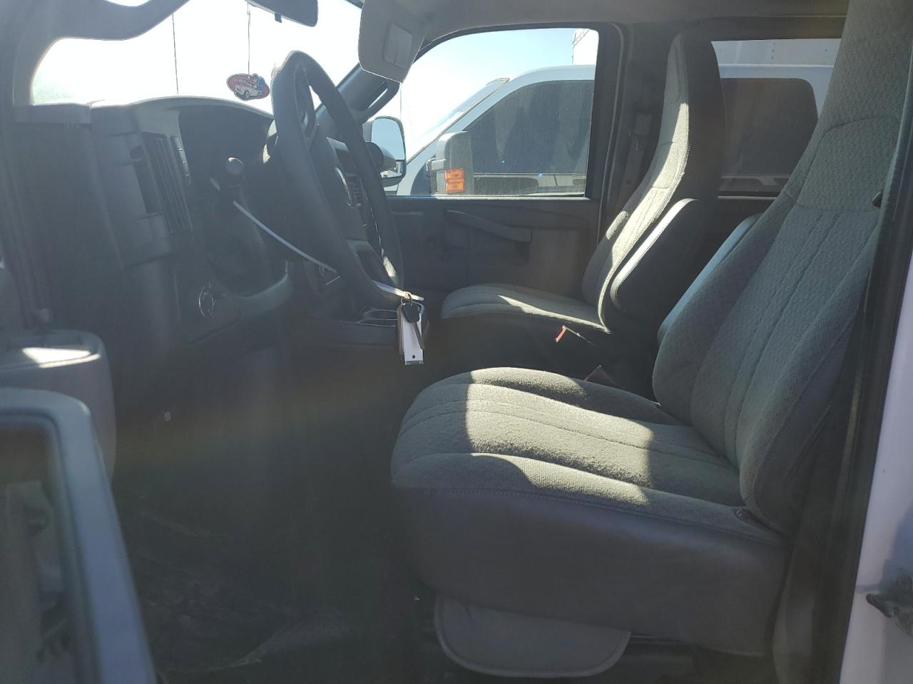 2018 Chevrolet Express - Image 7