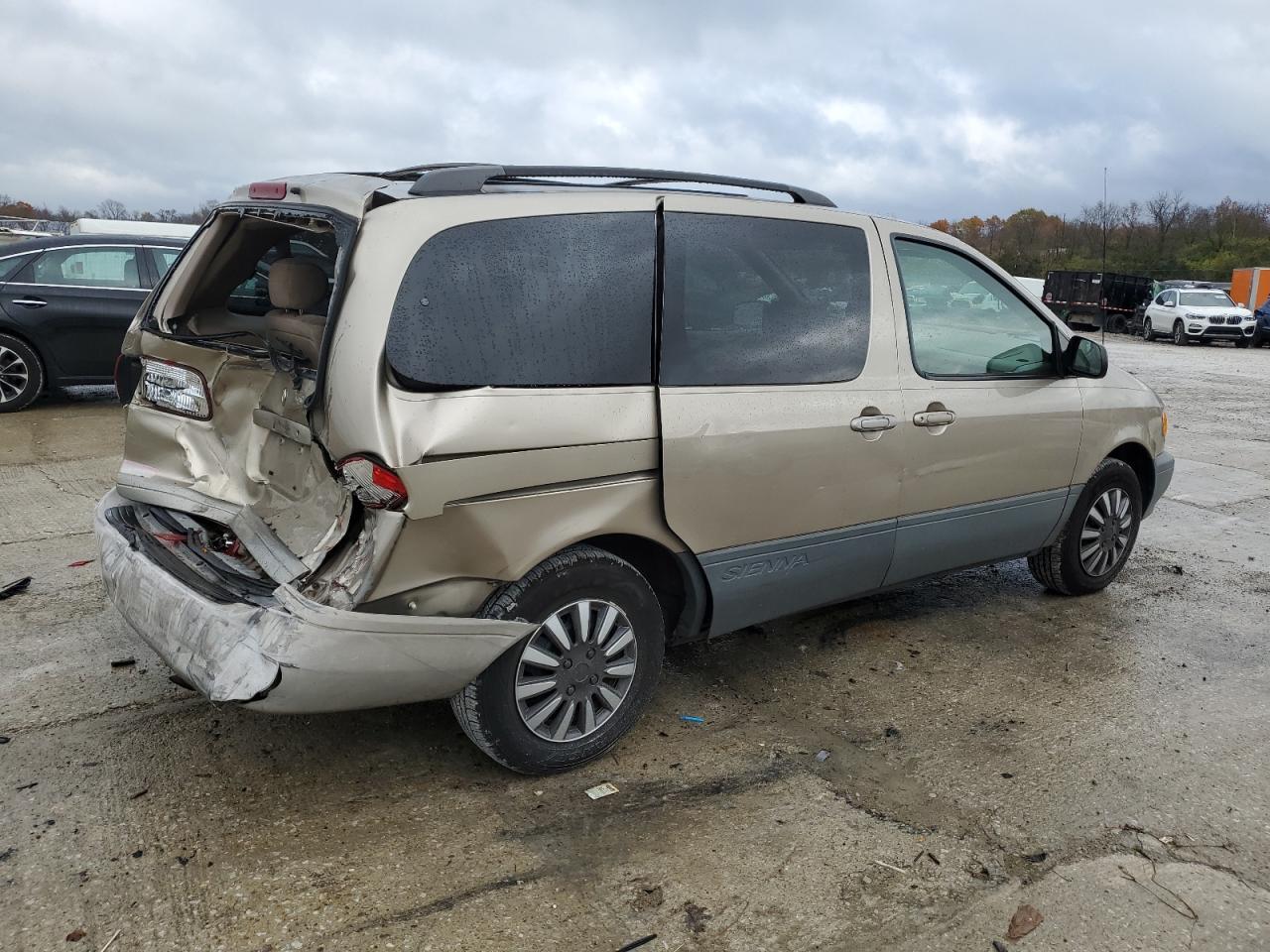 2003 Toyota Sienna - Image 3