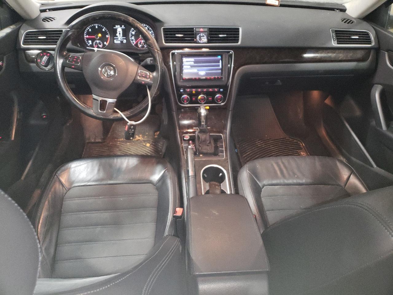 2014 Volkswagen Passat - Image 8