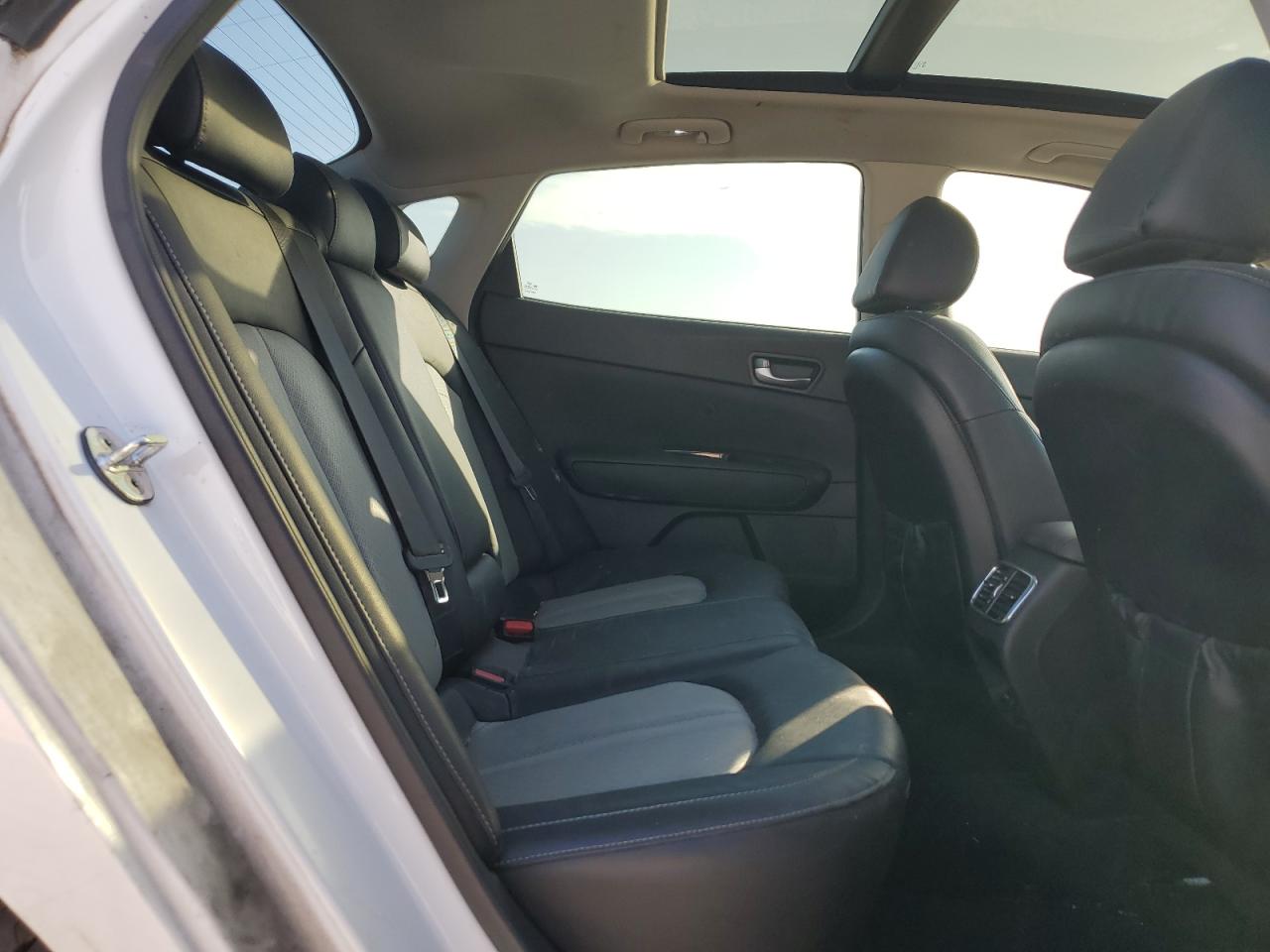 2019 Kia Optima - Image 10