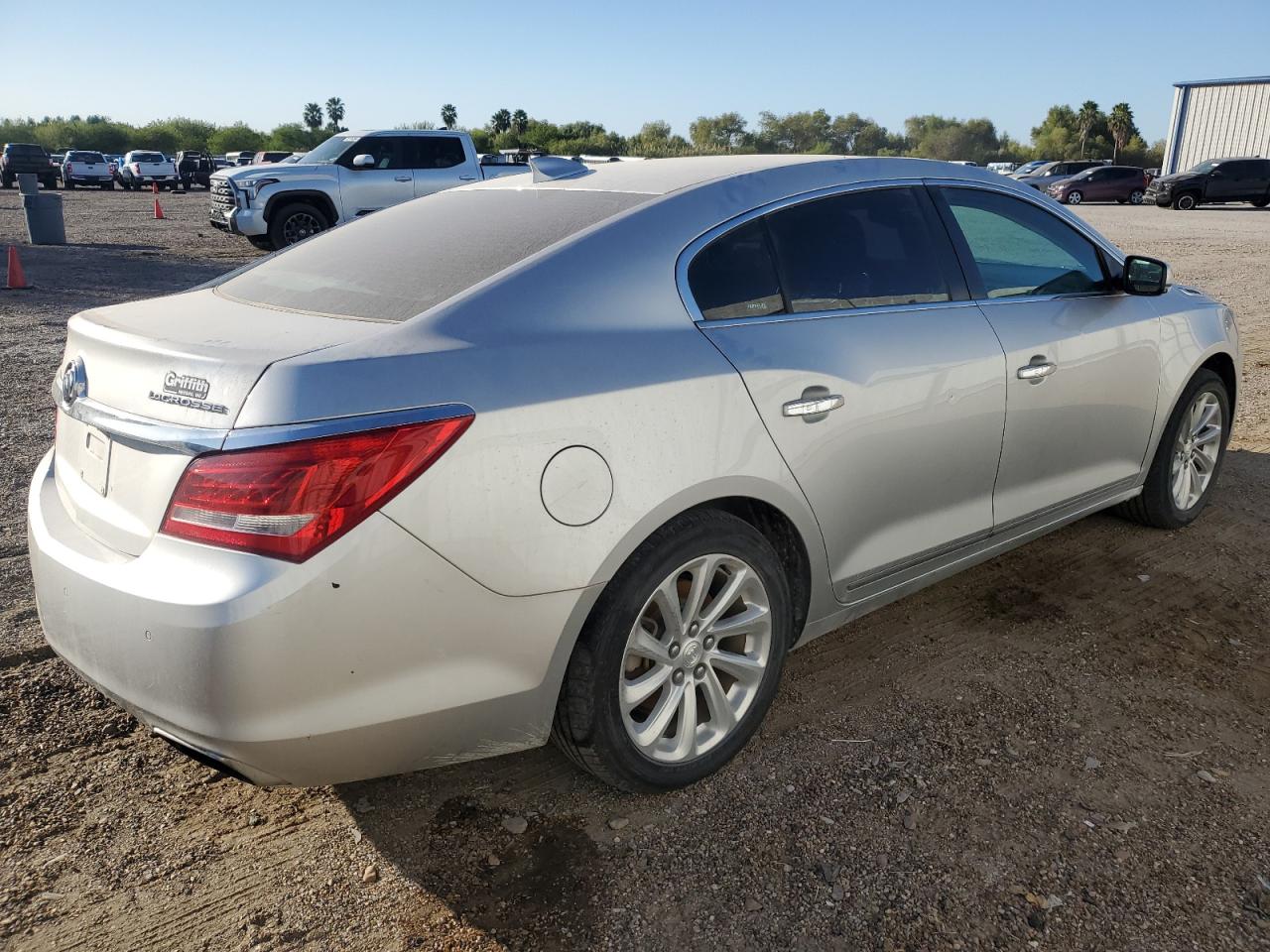 VIN 1G4GB5G33GF170846 2016 BUICK LACROSSE no.3