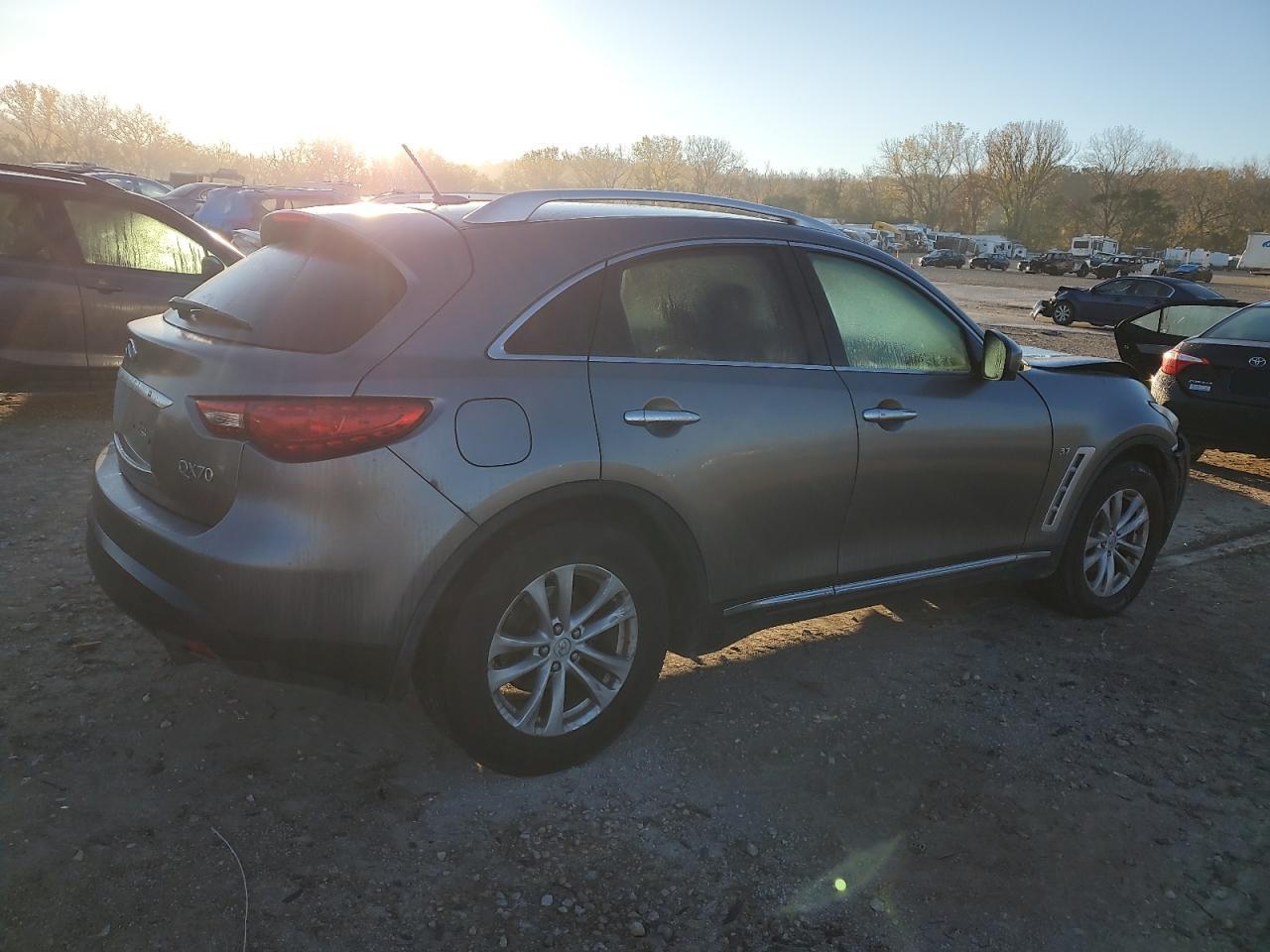 2014 Infiniti QX70 - Image 3