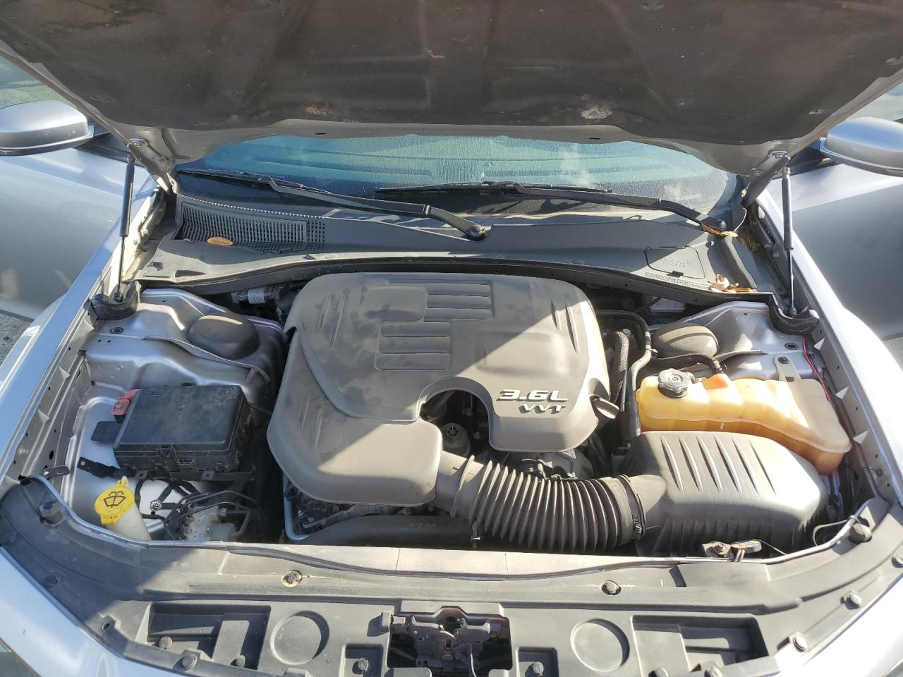 2018 Chrysler 300 - Image 11