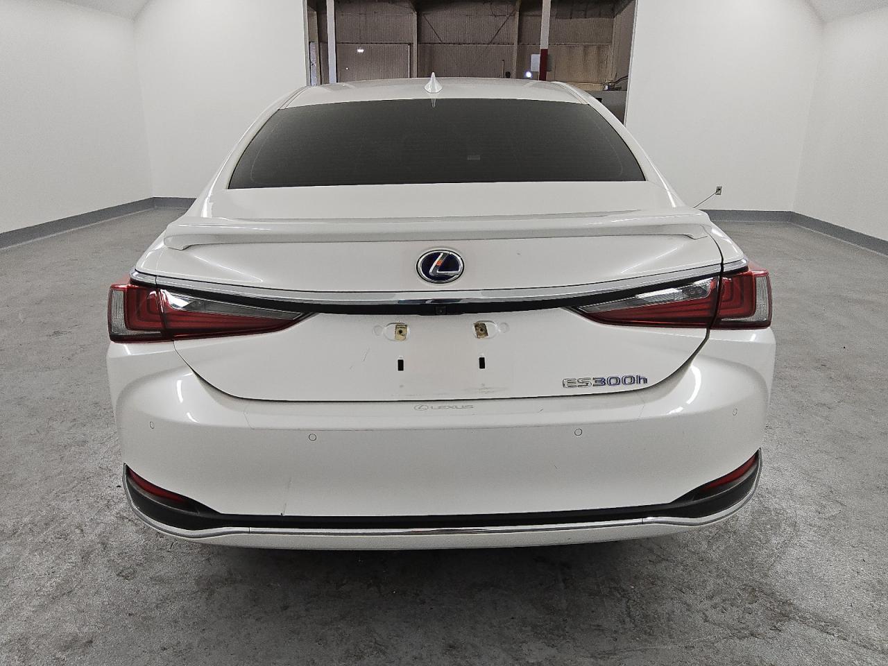 2021 Lexus ES - Image 6