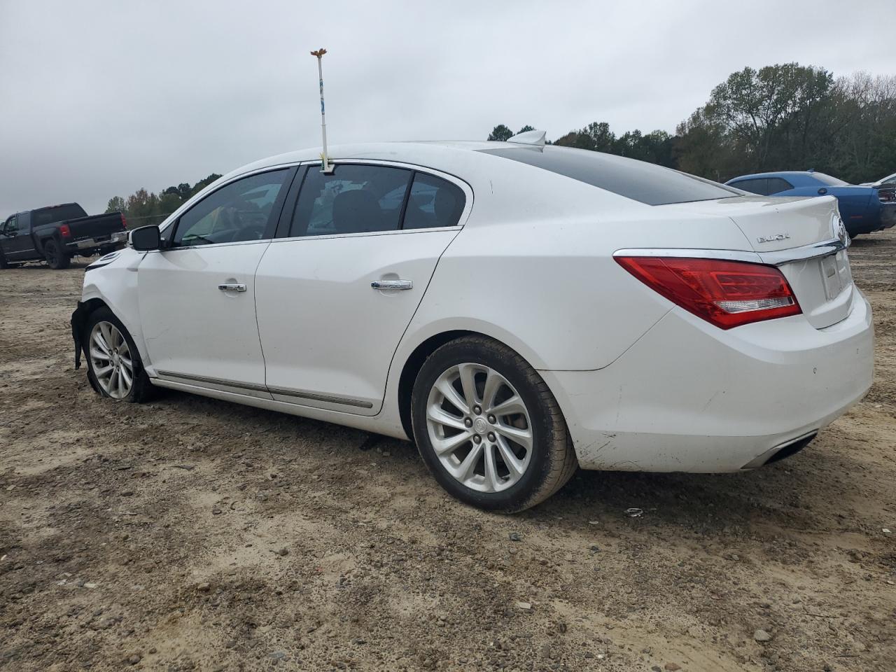 VIN 1G4GB5G39FF339721 2015 BUICK LACROSSE no.2