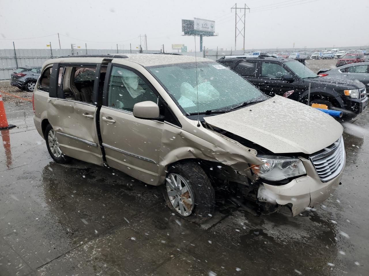 2015 Chrysler Town & Country - Image 4