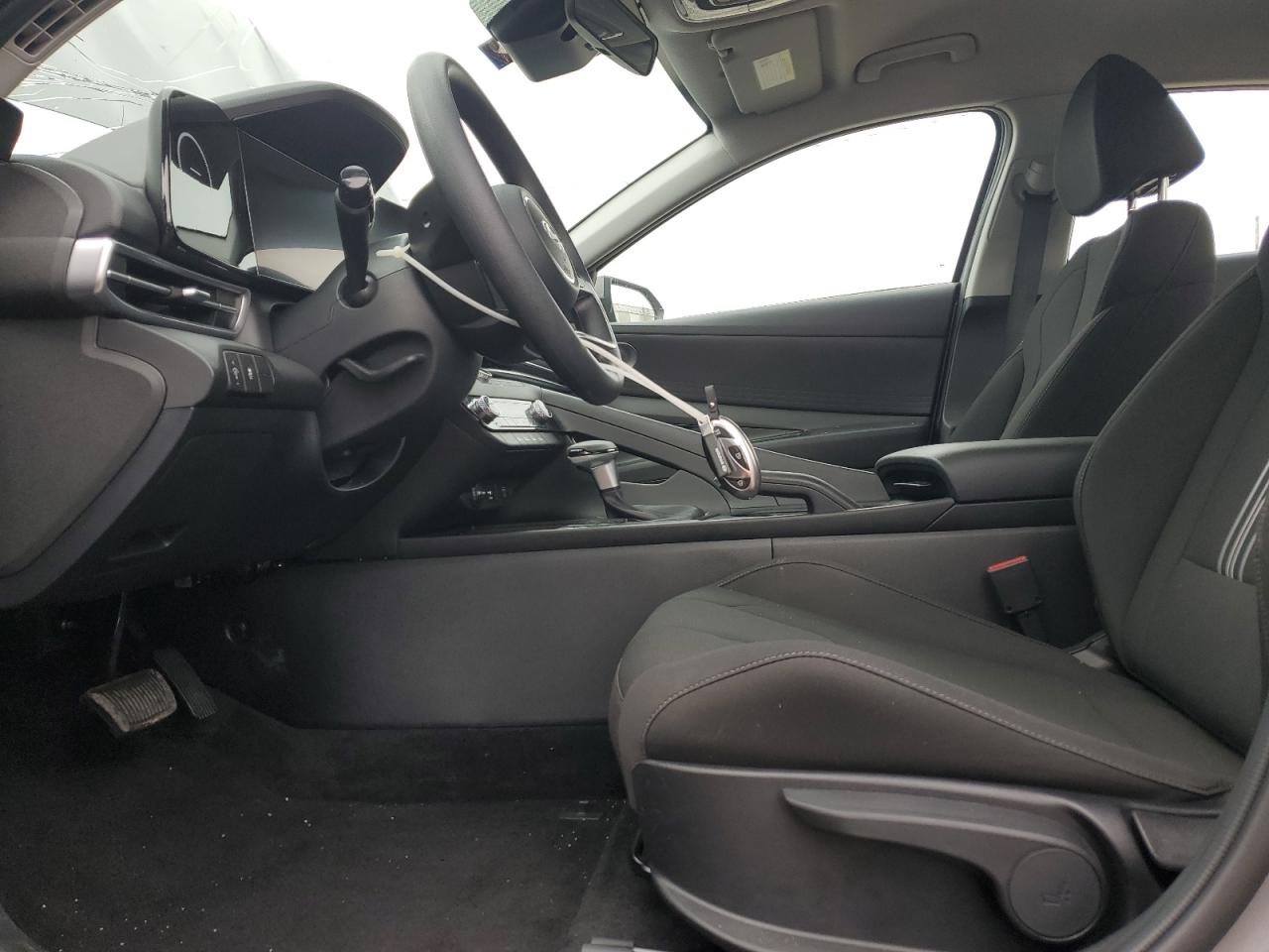 2024 Hyundai Elantra - Image 7