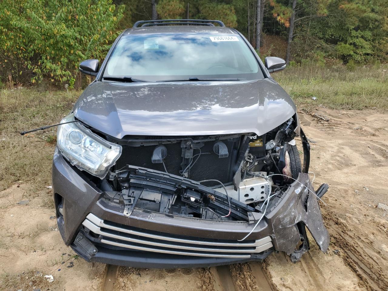 2017 Toyota Highlander - Image 5