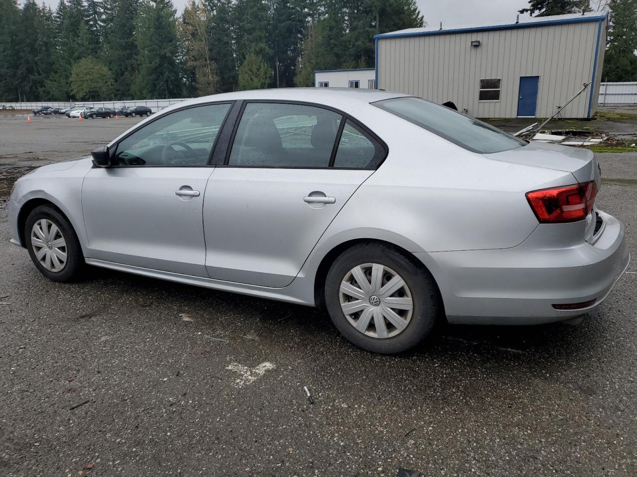 2015 Volkswagen Jetta - Image 2