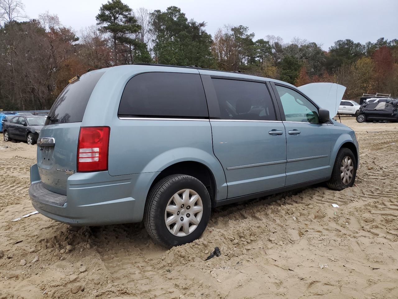 2010 Chrysler Town & Country - Image 3